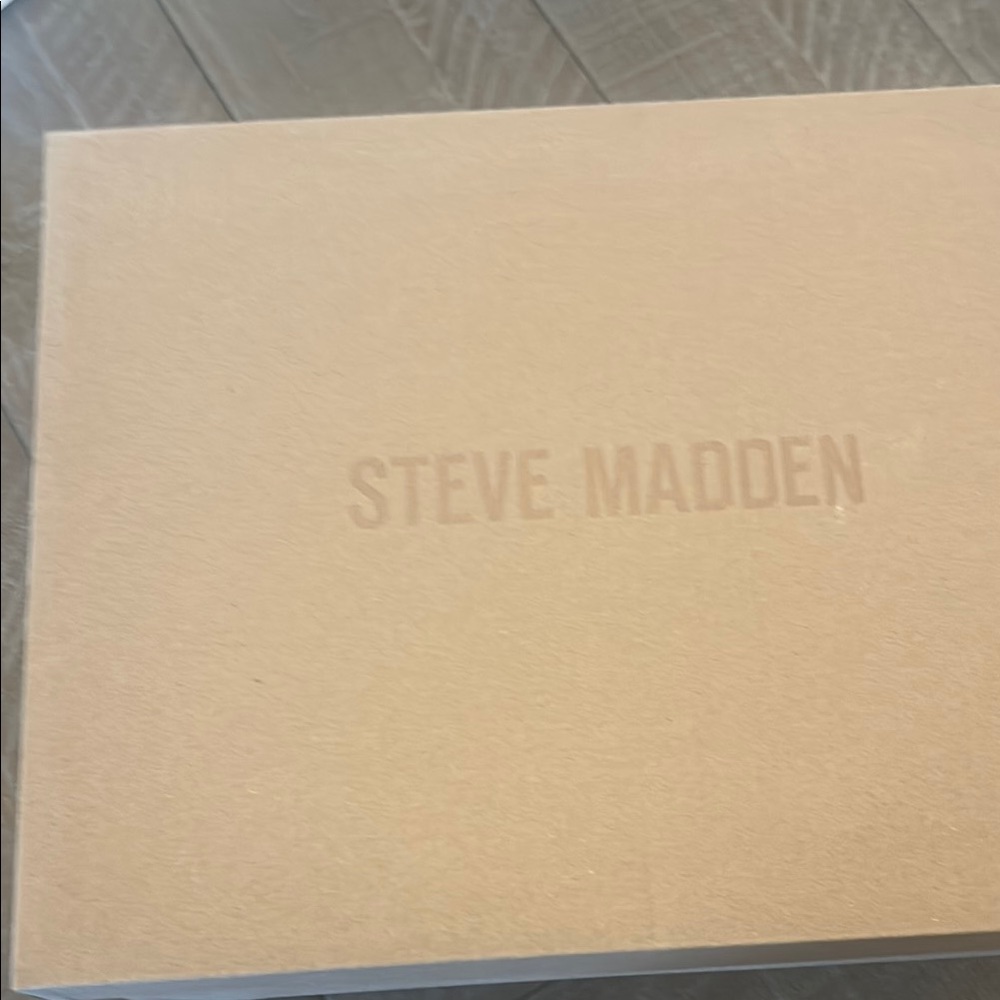 Steve Madden Tan Shoe Box
